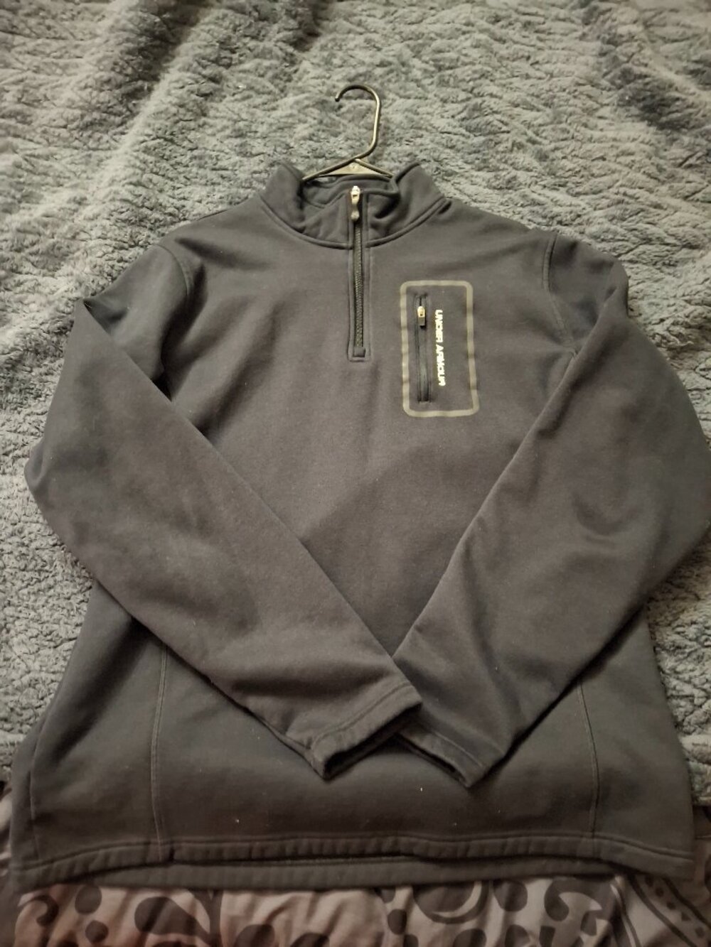 Men's XL Under Armour sweatshirt